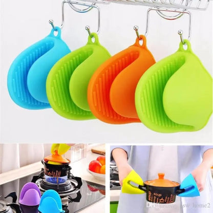Silicone Heat Resistant Gloves with Clips - Non-Slip Insulation Mitts for Cooking, Baking, and Handling Hot Pots