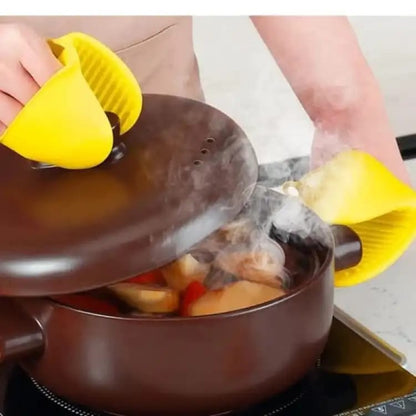 Silicone Heat Resistant Gloves with Clips - Non-Slip Insulation Mitts for Cooking, Baking, and Handling Hot Pots