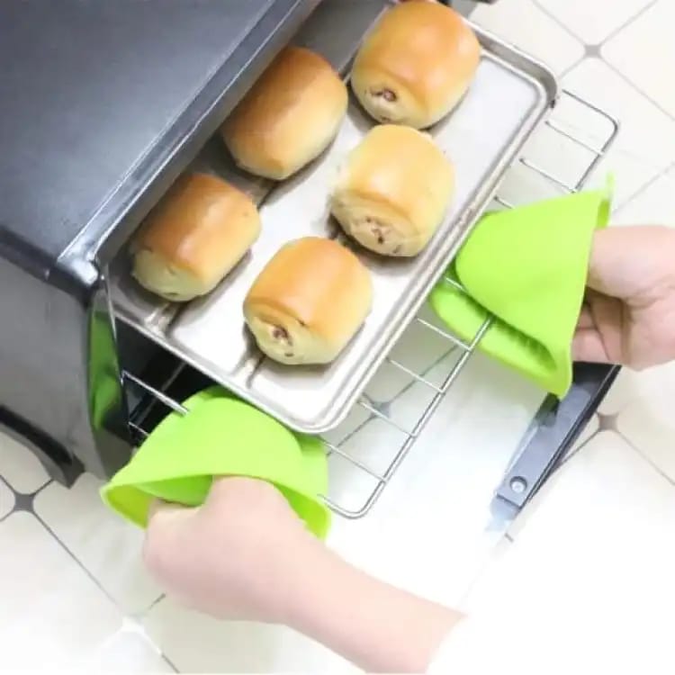 Silicone Heat Resistant Gloves with Clips - Non-Slip Insulation Mitts for Cooking, Baking, and Handling Hot Pots
