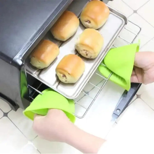 Silicone Heat Resistant Gloves with Clips - Non-Slip Insulation Mitts for Cooking, Baking, and Handling Hot Pots